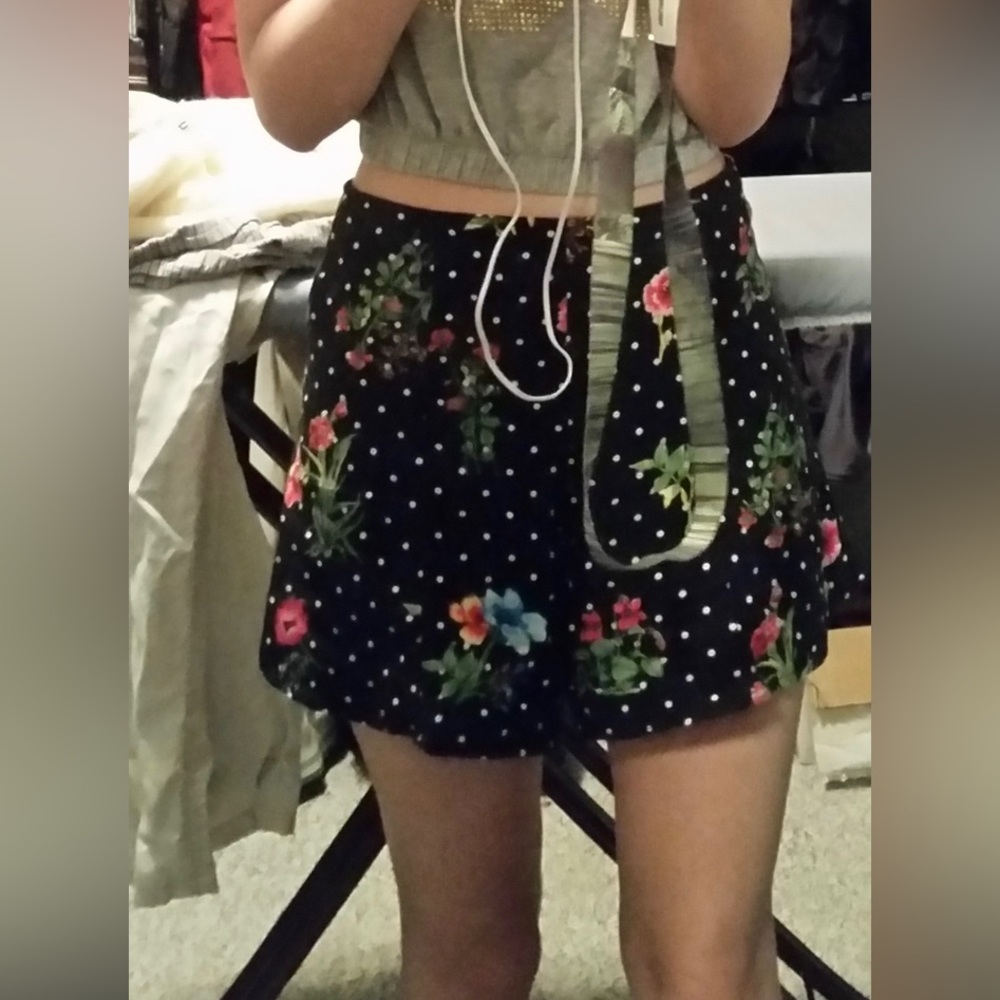 Wide leg shorts floral with polka dots